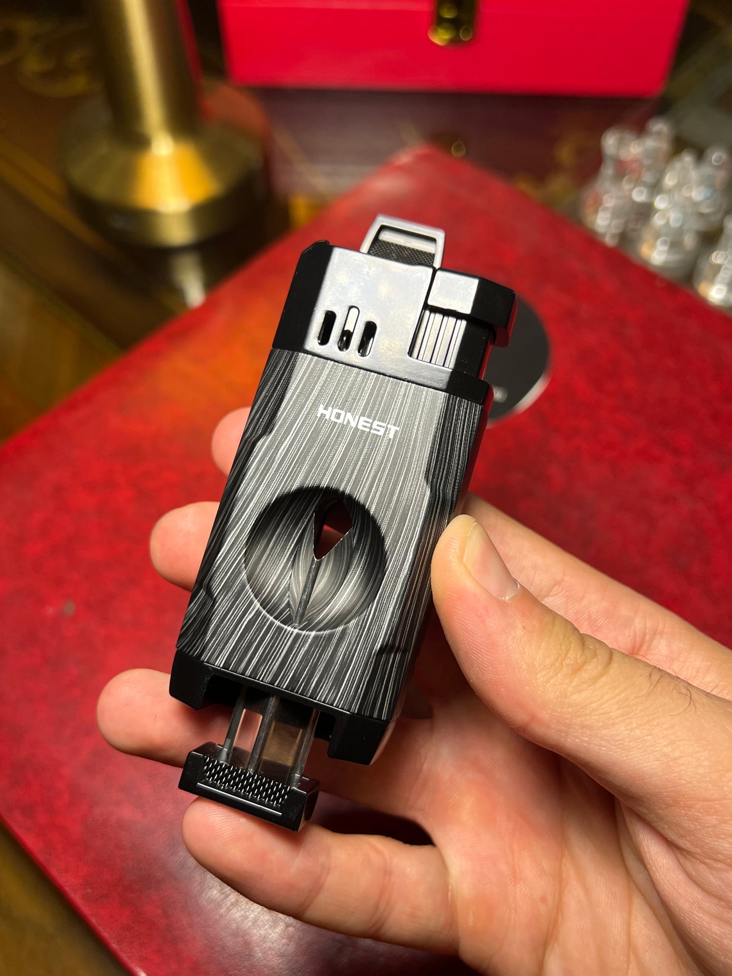 Cigar v cut lighter