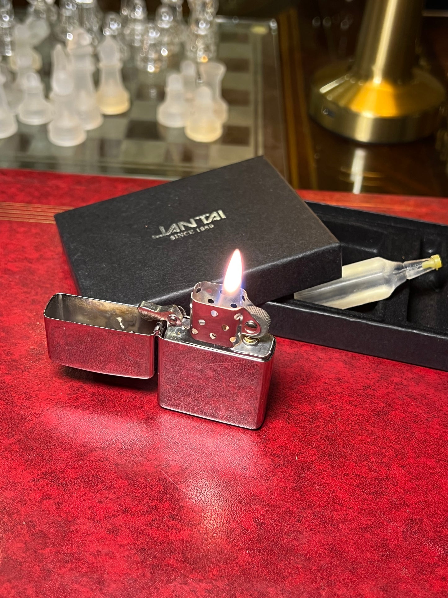 Silver classic zippo