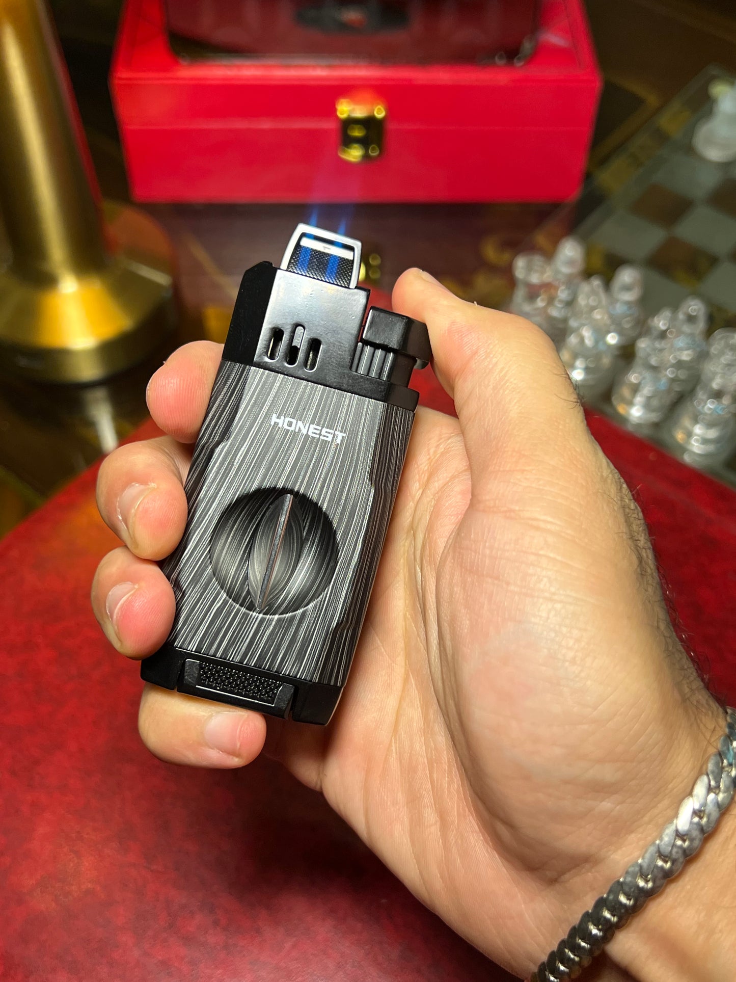 Cigar v cut lighter