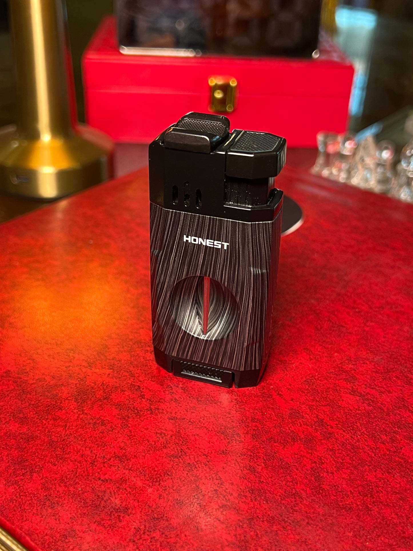 Cigar v cut lighter