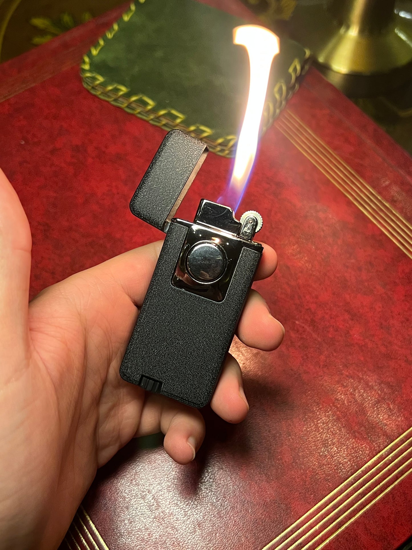 Classic dual flame lighter