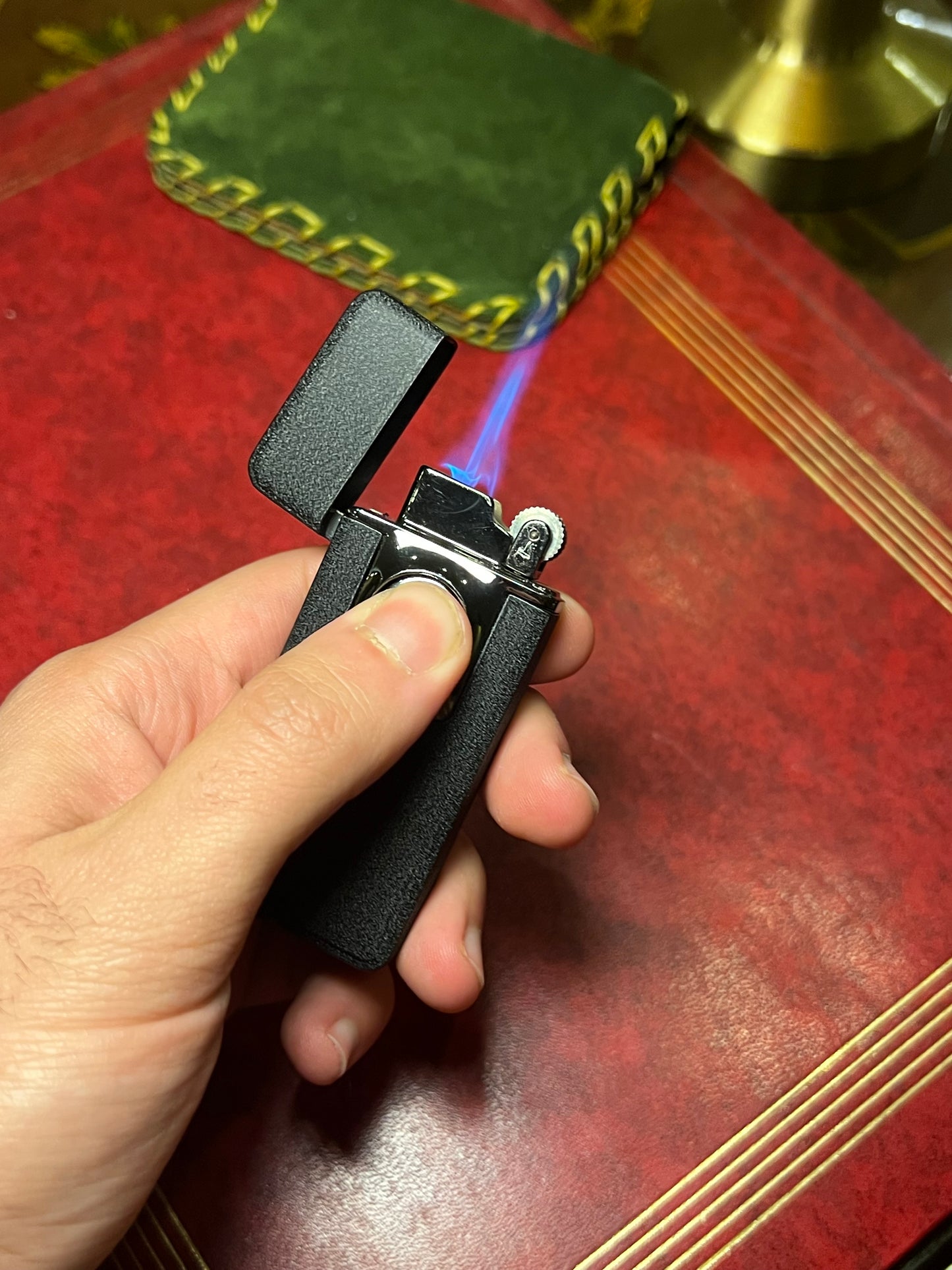 Classic dual flame lighter